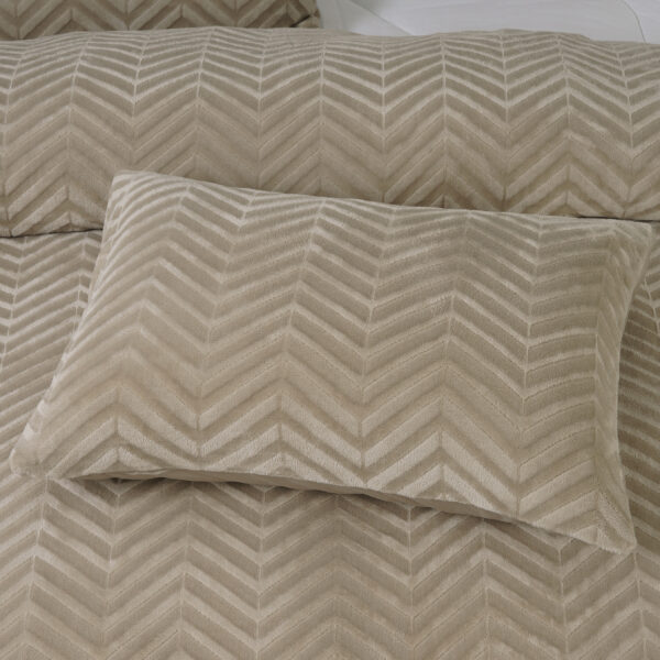 Chevron Teddy Taupe 200 x 200/220
