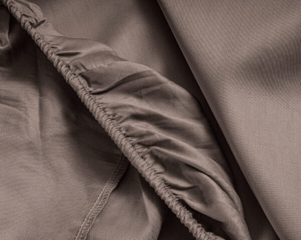 Primaviera Deluxe Topper Satijn Hoeslaken Taupe 180 x 200 cm - Afbeelding 5