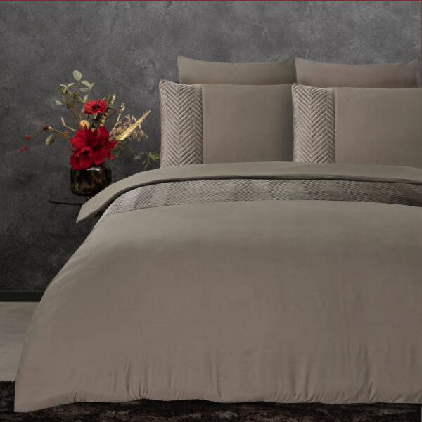 Velvet Crossline Taupe 200 x 200/220
