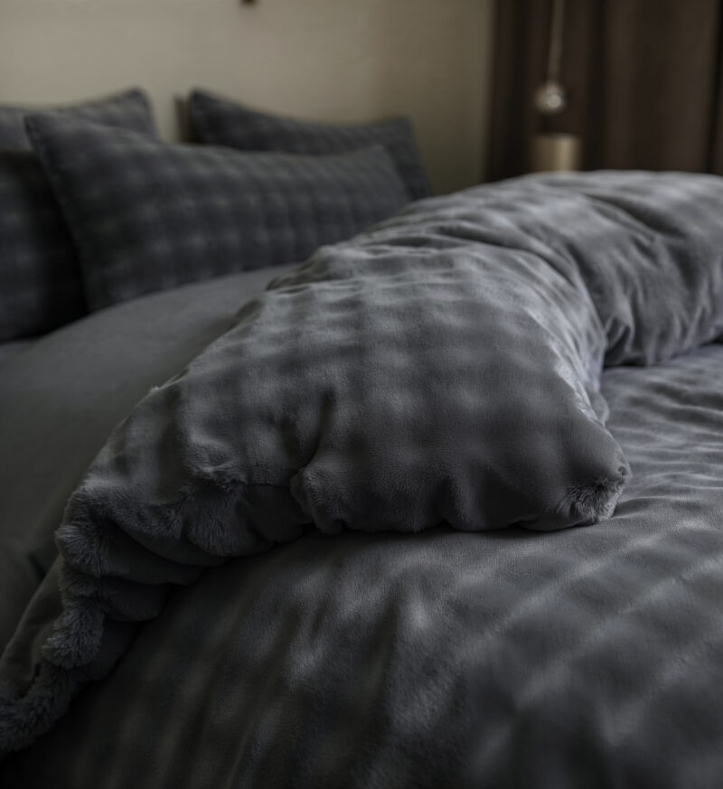 Sleeptime Pompom Antraciet 140 x 220