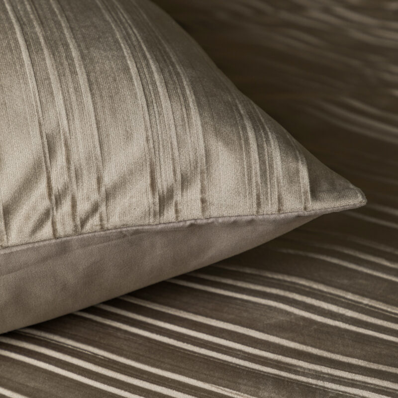Sleeptime Velvet Lining Taupe 200 x 220