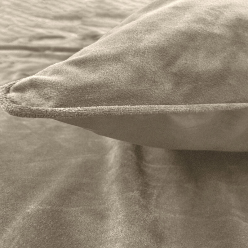 Velvet Piping Taupe / Grijs 240 x 220